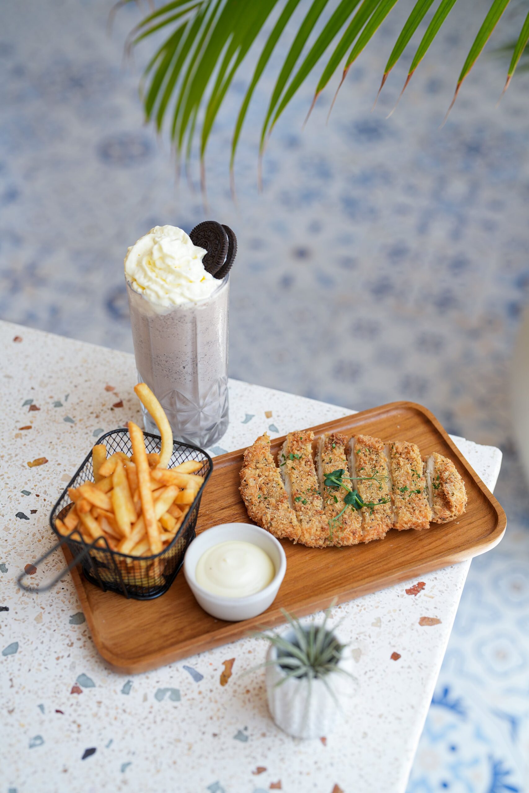 Kids - Chicken Schnitzel & Milkshake-min